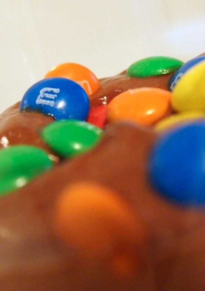 Una foto de Mousse de chocolate con M&M's