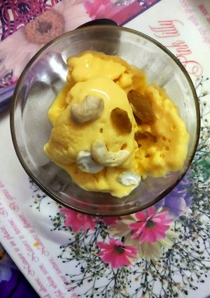 मैंगो कुल्फी (Mango kulfi recipe in Hindi) रेसिपी मुख्य फोटो