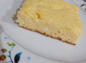 Una foto de Bizcochuelo húmedo de ricota y limón light 100cal por porción