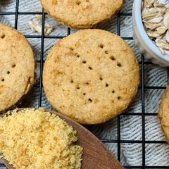 A picture of Whole Wheat & Oats Biscuits.