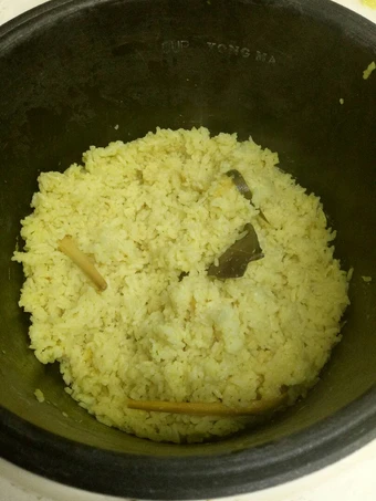 Cara Gampang Membuat Resep  Nasi Kuning Rice Cooker praktis yang Lezat Sekali, Lezat