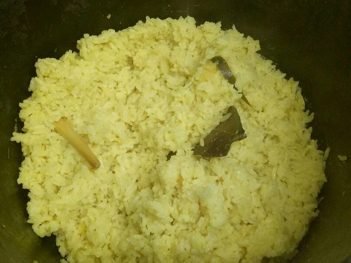 Cara Gampang Membuat Resep  Nasi Kuning Rice Cooker praktis yang Lezat Sekali, Lezat