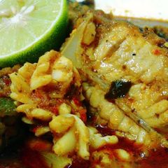 A picture of Assam(Tamarind) Curry fish & squid.