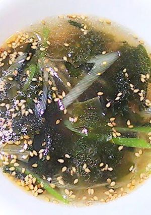 A picture of Wakame Soup with the Soaking Liquid of Dried Maitake.