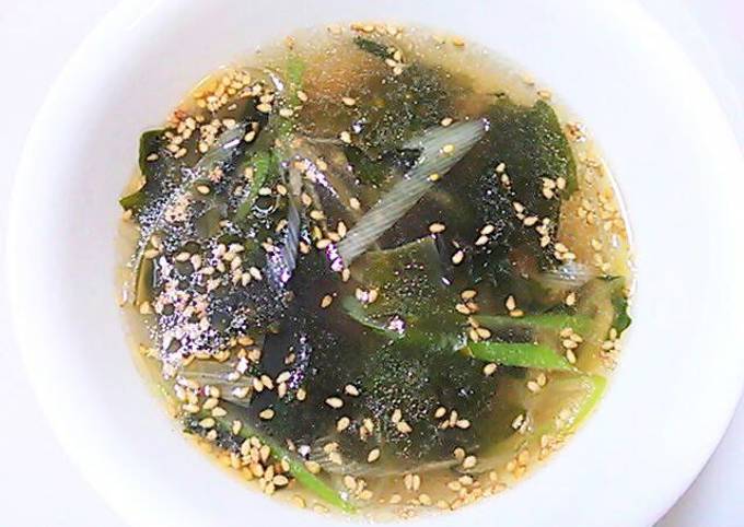 Steps to Make Award-winning Wakame Soup with the Soaking Liquid of Dried Maitake