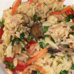 A picture of creamy orzo pasta.