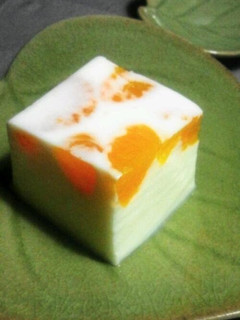 A picture of Milk Agar Jello with Tangerines.