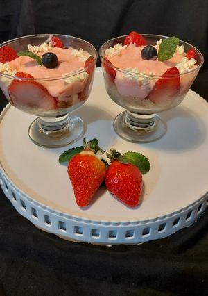 A picture of Three layers strawberry dessert. (no gelatine).