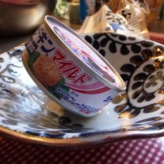 A picture of Draining Oil from Canned Tuna (This is Not a Recipe).