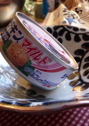 A picture of Draining Oil from Canned Tuna (This is Not a Recipe).