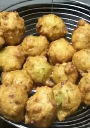 બટાકા વડા (Bataka Vada Recipe In Gujarati) રેસીપી મુખ્ય ફોટો