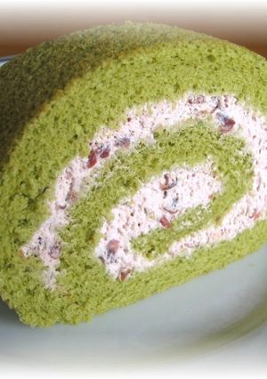 A picture of Roll Cake Matcha Green Tea with Adzuki Cream.