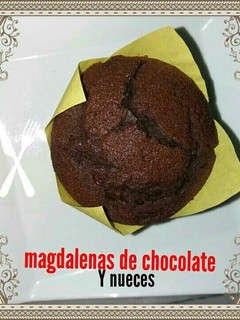 Una foto de Magdalenas de chocolate y nueces