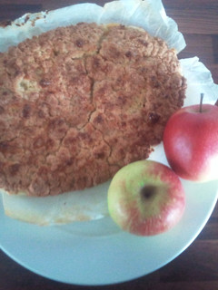 A picture of Peachy Apple Crumble Pie.