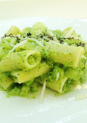 Foto di Rigatoni con broccoletti verdi alla cacio e pepe