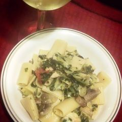 A picture of Rachaels chicken artichoke rigatoni.