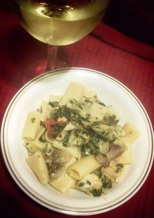 A picture of Rachaels chicken artichoke rigatoni.