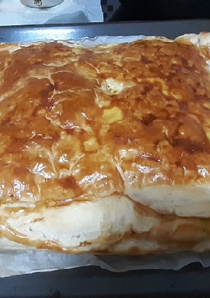 Una foto de Empanada de hojaldre de mejillones y langostinos