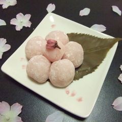 A picture of Small Sakura Mochi.