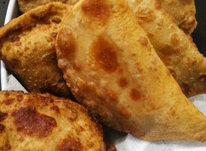 Una foto de Empanadas fritas de pino queso