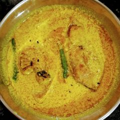 A picture of Sorse illish(hilsa in mustard curry).