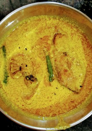 A picture of Sorse illish(hilsa in mustard curry).