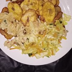 A picture of Fried plantain with cabbage egg sauce.