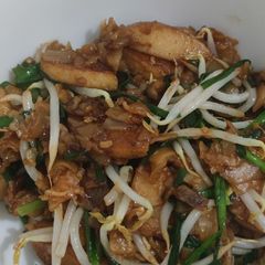 Low calorie stir fry kway teow A picture of Low calorie stir fry kway teow.