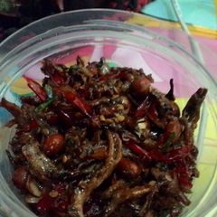 Fried anchovies and peanut with chilli (Kering teri kacang pedas) A picture of Fried anchovies and peanut with chilli (Kering teri kacang pedas).