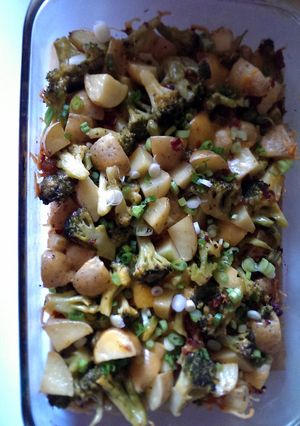 A picture of Baked potato and broccoli casserole.
