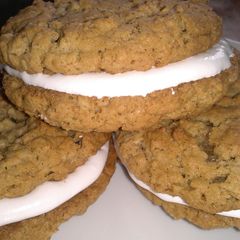 A picture of Oatmeal Whoopie Pies.