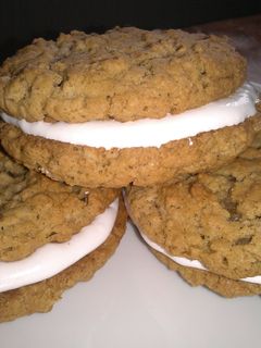 A picture of Oatmeal Whoopie Pies.