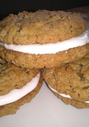 A picture of Oatmeal Whoopie Pies.