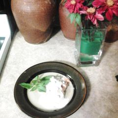 A picture of caper sauce.