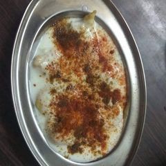 A picture of Dahi wada.