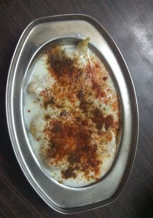 A picture of Dahi wada.
