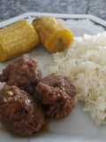 Meatballs with Rice and Green Plantain