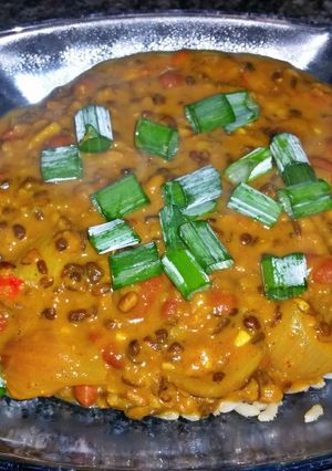 A picture of Creamy Black Lentil Curry.