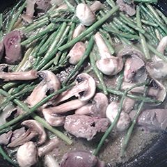 A picture of Asparagus and mushrooms with Duck liver.