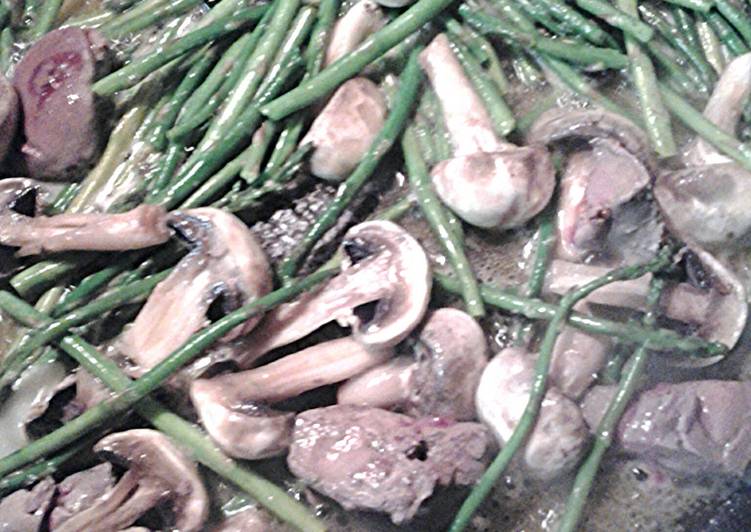 Asparagus and mushrooms with Duck liver
