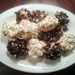 A picture of Halloween Popcorn Balls.