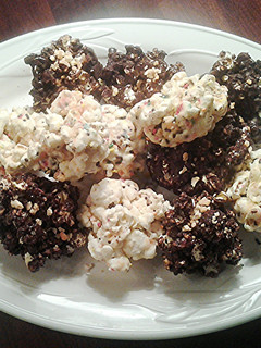A picture of Halloween Popcorn Balls.