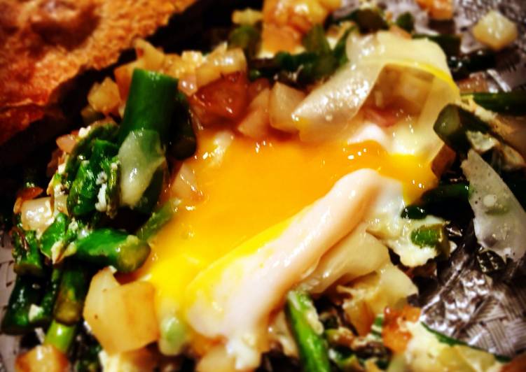 Simple Way to Prepare Award-winning Asparagus Parmesan Sunny Side Eggs