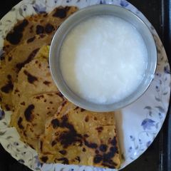 A picture of આલુ પરાઠા.