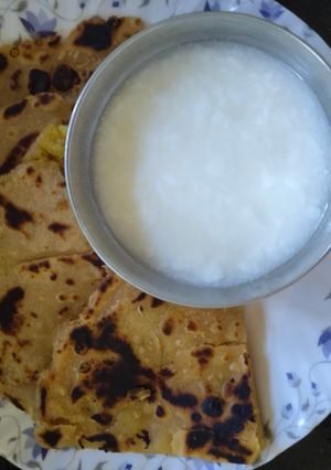 A picture of આલુ પરાઠા.