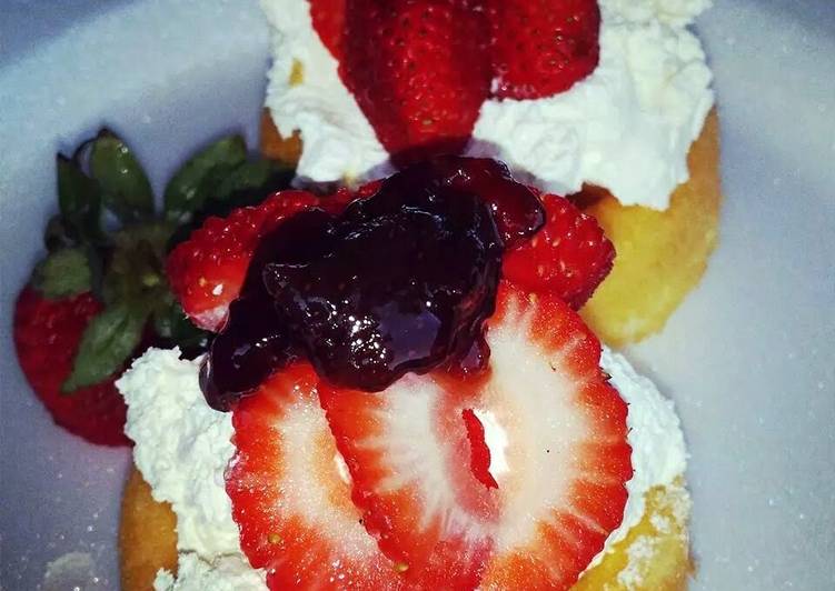 Recipe of Quick Ray&#39;s&#39; Kahlua Pound Cake Strawberry Cups