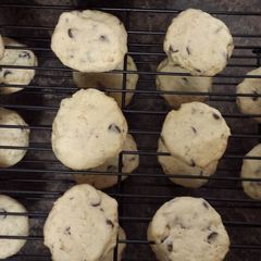 A picture of Chocolate Chip Potato Chip Cookies.