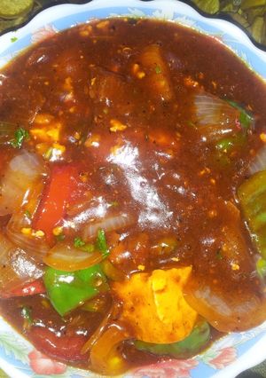 A picture of Chilli paneer in gravy.