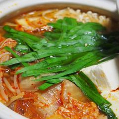 A picture of Delicious Kimchi Hot Pot For One.