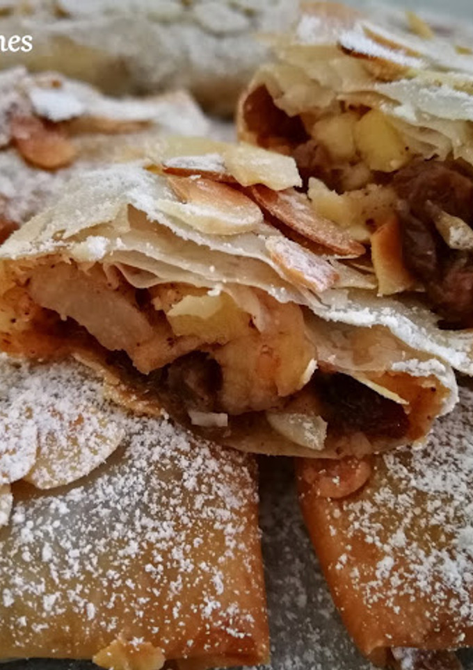 Una foto de Mini strudel de pera, manzana, almendra y pasas